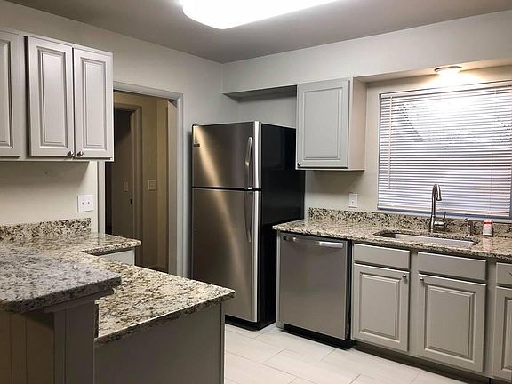 3rd image of 2729 Northampton Pl