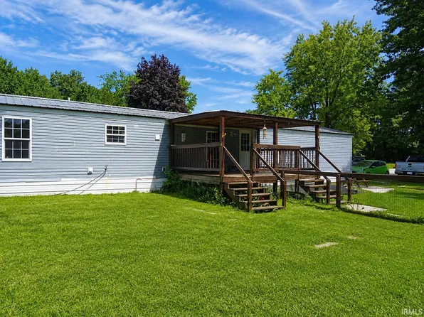 8215 S Us Highway 421, San Pierre, IN 46374