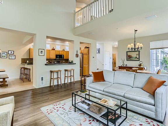 Living Room>
