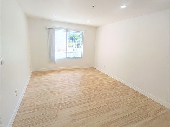3rd image of 111 Marguerita Ave Unit 112