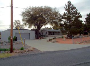 22831 S Lakewood Dr, Peeples Valley, AZ 86332