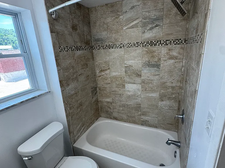 2318 Jane St #3 — Photo 3