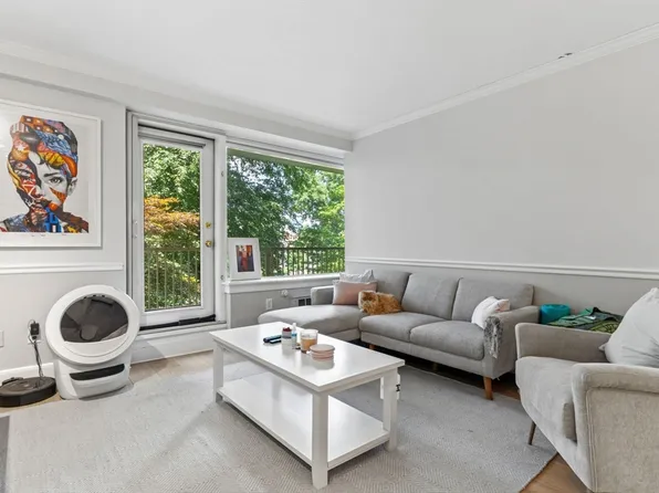 145 Pinckney St APT 323, Boston, MA 02114
