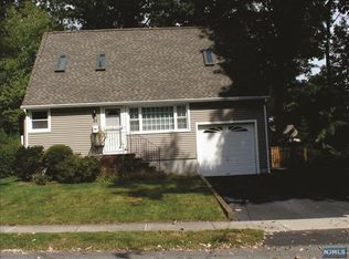 35 Schuler Ave, Waldwick, NJ 07463