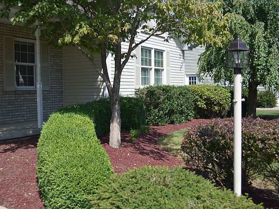 3rd image of 385 Spring Valley Dr