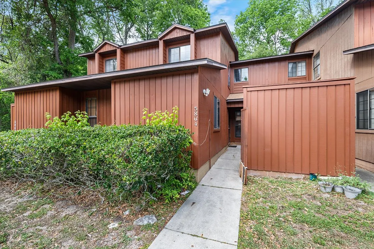 Building Photo - 5864 SW 8th Pl