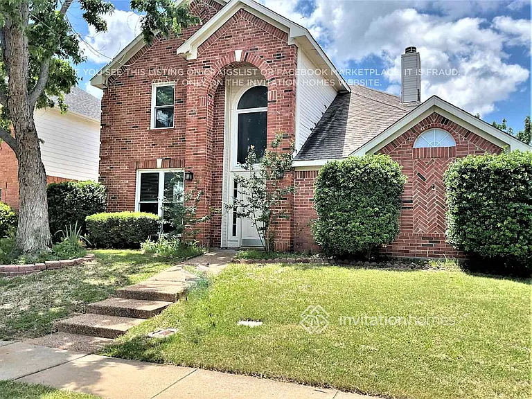 1204 Taylor Ln — Photo 2