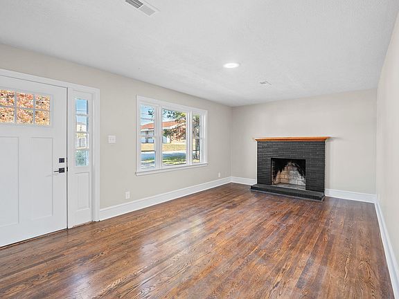 3rd image of 117 Pineview Dr