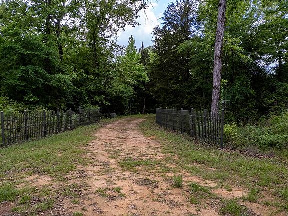 3rd image of 19 Lakeside Dr