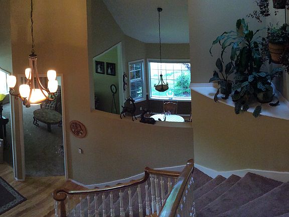 4th image of 211 Sitka Ct