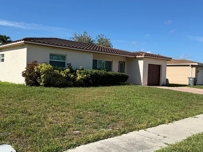 4733 Bison St — Photo 2