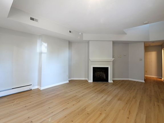 4th image of 814B Russell Blvd #0