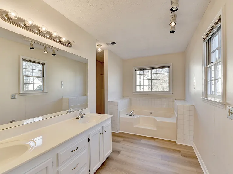 3945 Genoa Ct — Photo 49