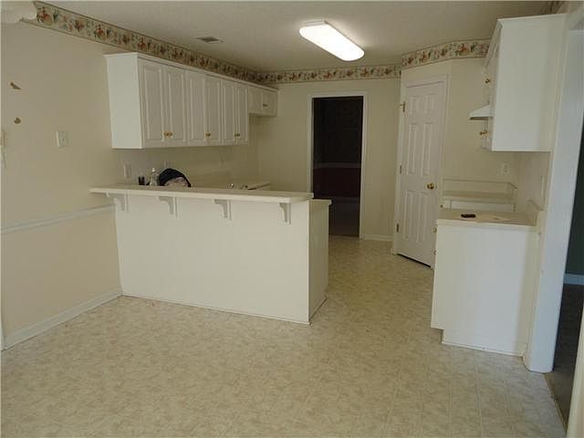 2nd image of 3236 Warwick Pl