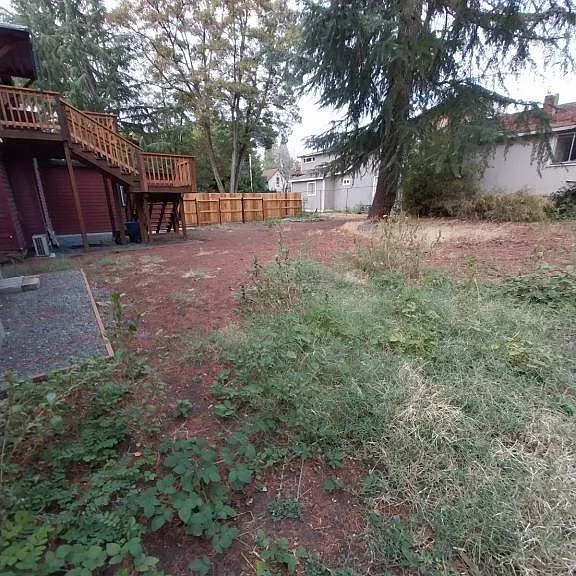 544 NW C St #B — Photo 7