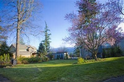 3rd image of 915 Highland Dr