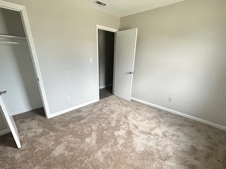2718 Bennington Dr — Photo 6
