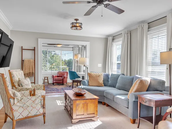 30 Glenn St, Greenville, SC 29607