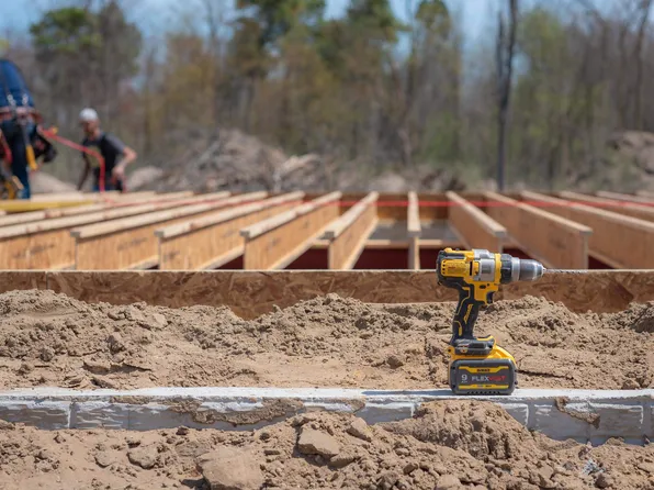 5810 Diamond View East Dr, Midland, MI 48642