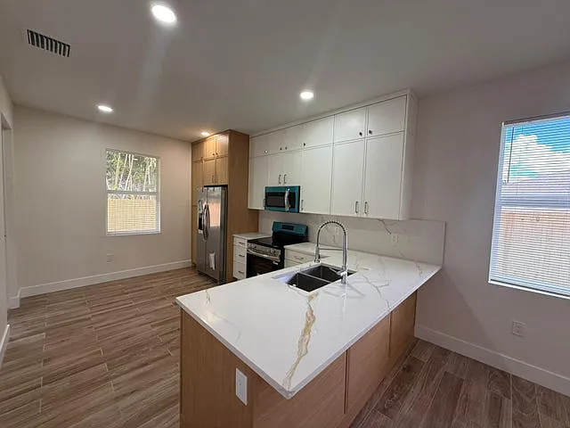 3 bed, 1367 sqft, $3,600 — Photo 4