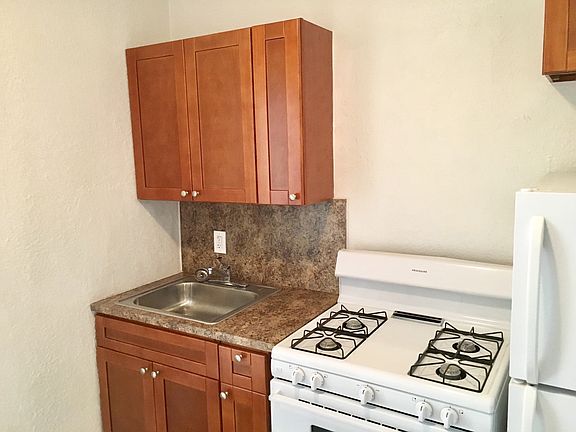 5th image of 919 Marseille Dr #3