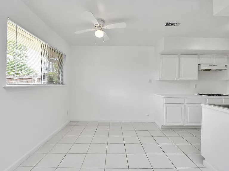 530 Westshire Dr — Photo 22