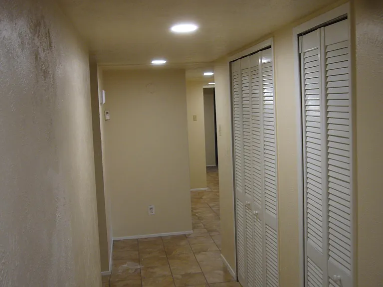 1109 Villa Downs Dr — Photo 11