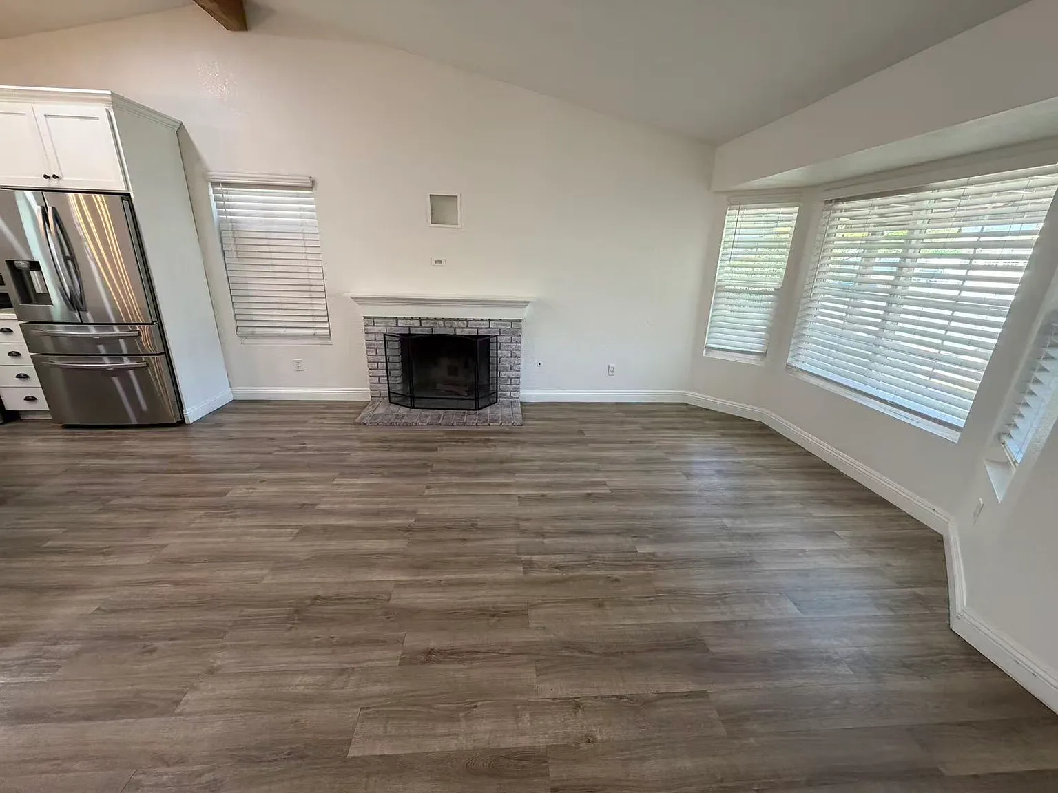 4 bed, 1323 sqft, $3,680 — Photo 4