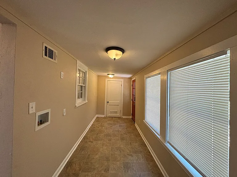 2616 S Harrison St — Photo 3