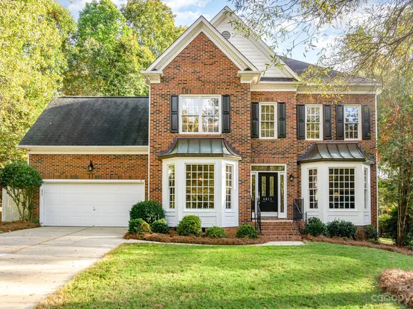 6811 Kirkhom Ct, Charlotte, NC 28277