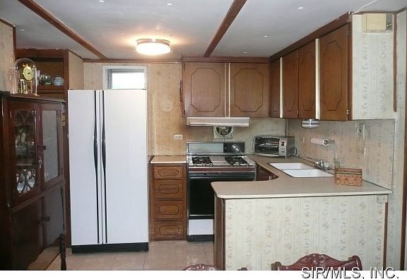 5th image of 216 Monticello Pl