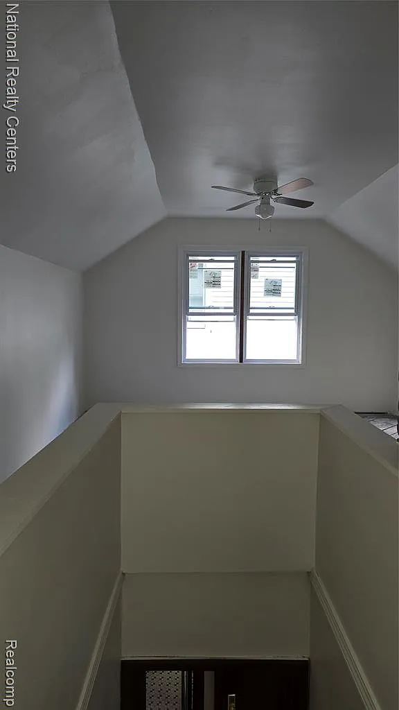 3 bed, 1.5 bath, 1087 sqft, $1,800 — Photo 4