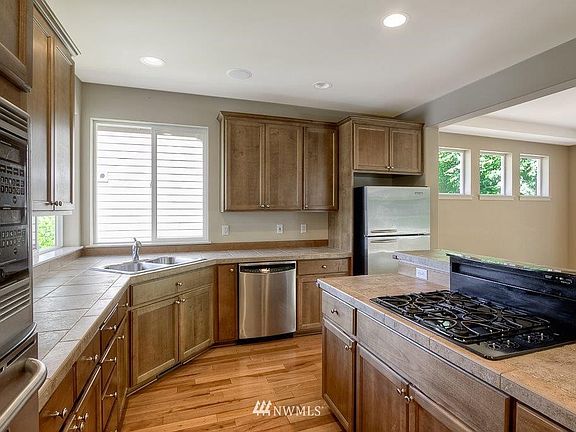 4th image of 2542 Longmire Ct NE
