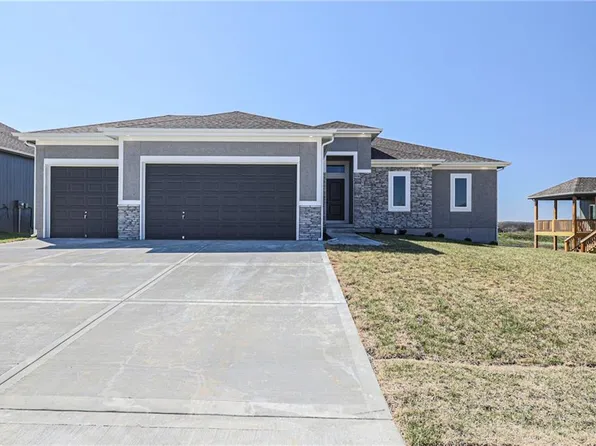 1019 Fox Trot Dr, Odessa, MO 64076
