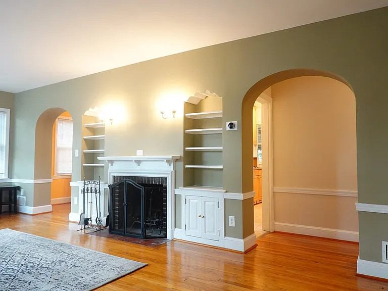 800 Maplewood Ave — Photo 1