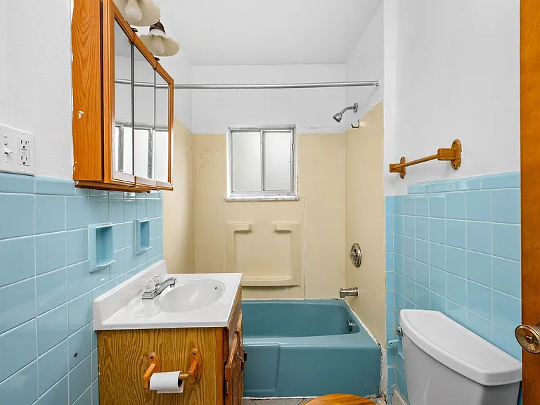 43 Lindsay Rd — Photo 2