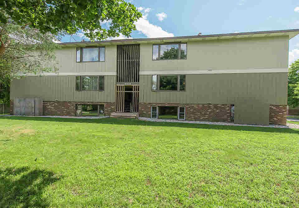 1st image of 4907 Universal Dr #10