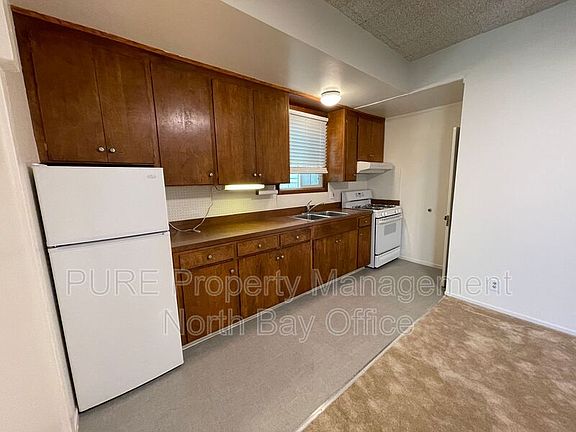 4th image of 724 Bay St Unit B