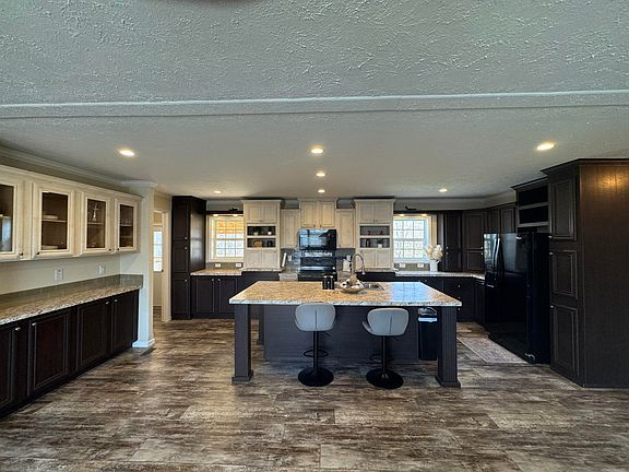 2nd image of 552D Anders Rd