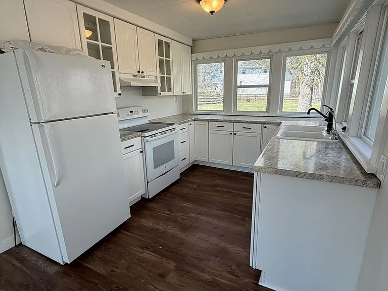 236 Lakeview Dr — Photo 20