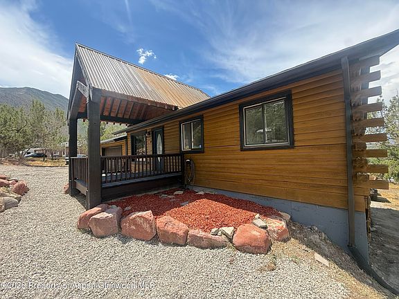 3rd image of 319 Gleneagle Cir