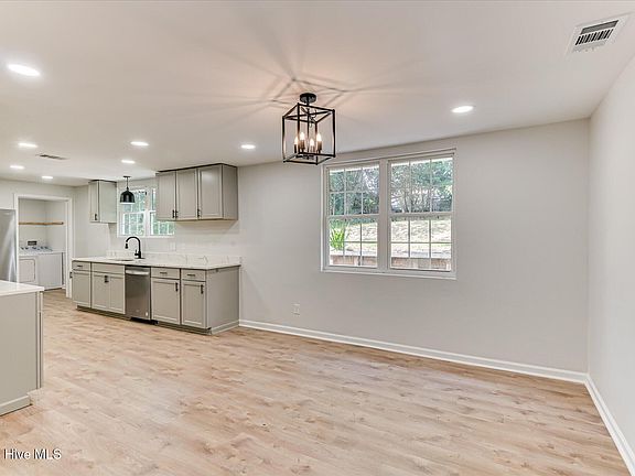 4th image of 623 Pershing Drive