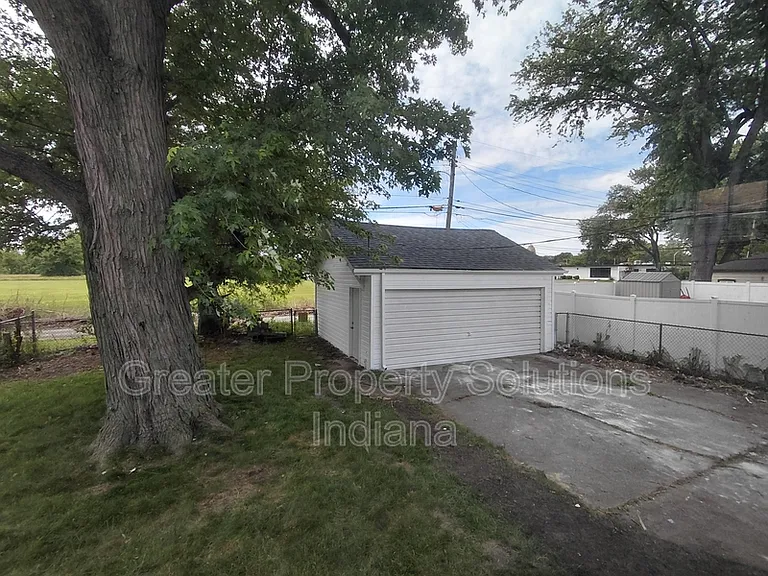 252 Lawndale St — Photo 10