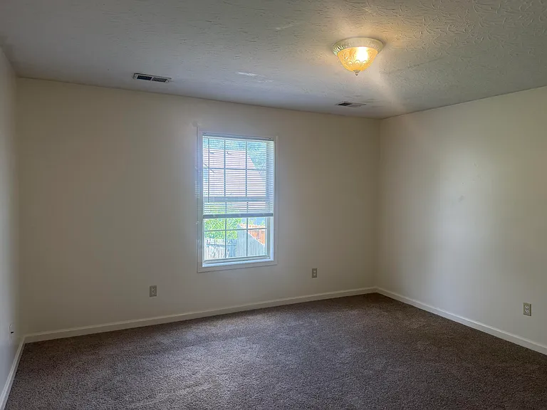 541 Lidian Ct — Photo 19