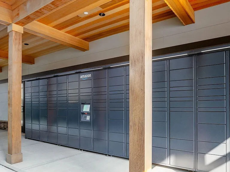 Amazon Hub Lockers