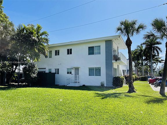 4th image of 10101 W Bay Harbor Dr APT 6