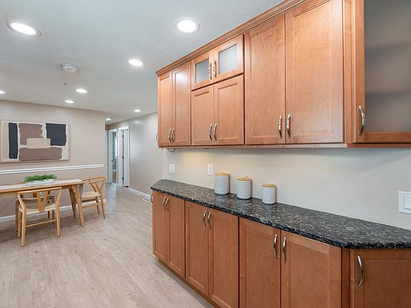 5th image of 8 Ridgeview Avenue