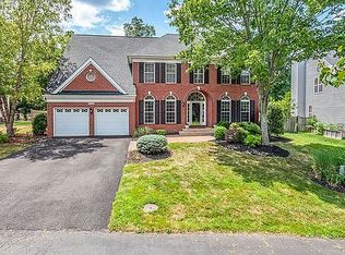 6420 Guard Mount Ct, Centreville, VA 20121