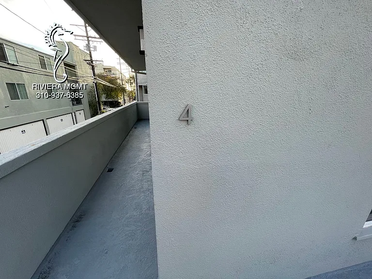 10516 Santa Monica Blvd — Photo 11