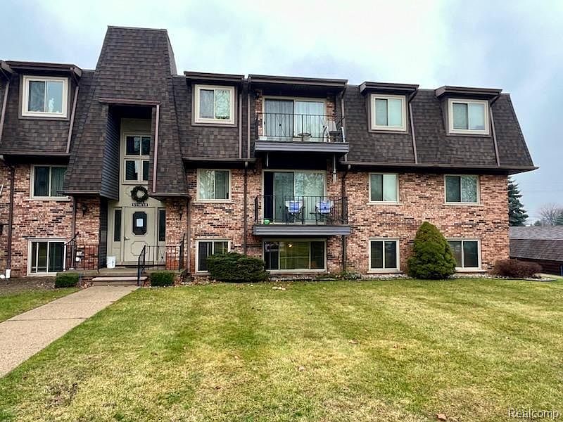 1st image of 525 Riviera Dr #171
